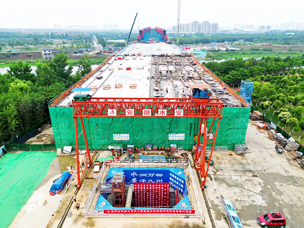 龙岗路跨河矩形顶管精准贯通——科技创新助力城市地下动脉高效延伸